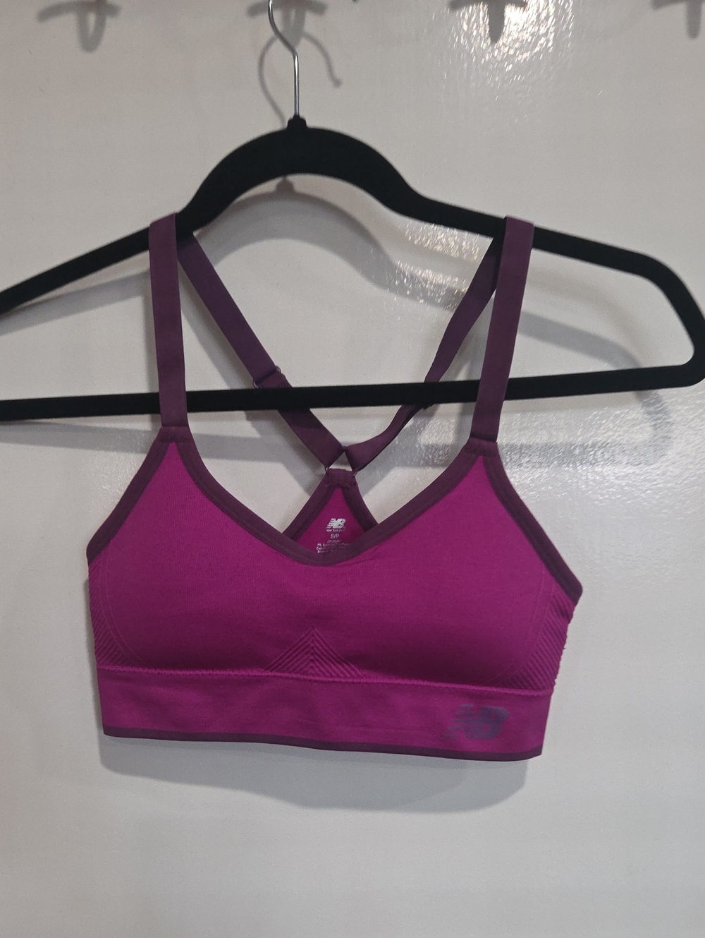 New Balance Women's Bright Magenta Cross-Back Seamless Sports Bra Size small